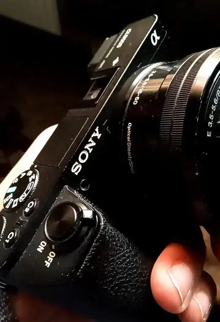 دوربین سونی آلفا 6500   Sony a6500 دست دو