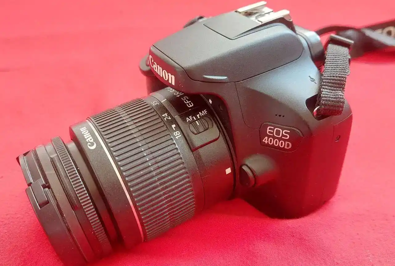 دوربین Canon4000D دست دو