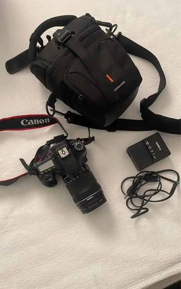 دوربین canon 70Dهمراه با لنز ۱۸-۱۳۵ ۷۰۰۰ شات دست دو
