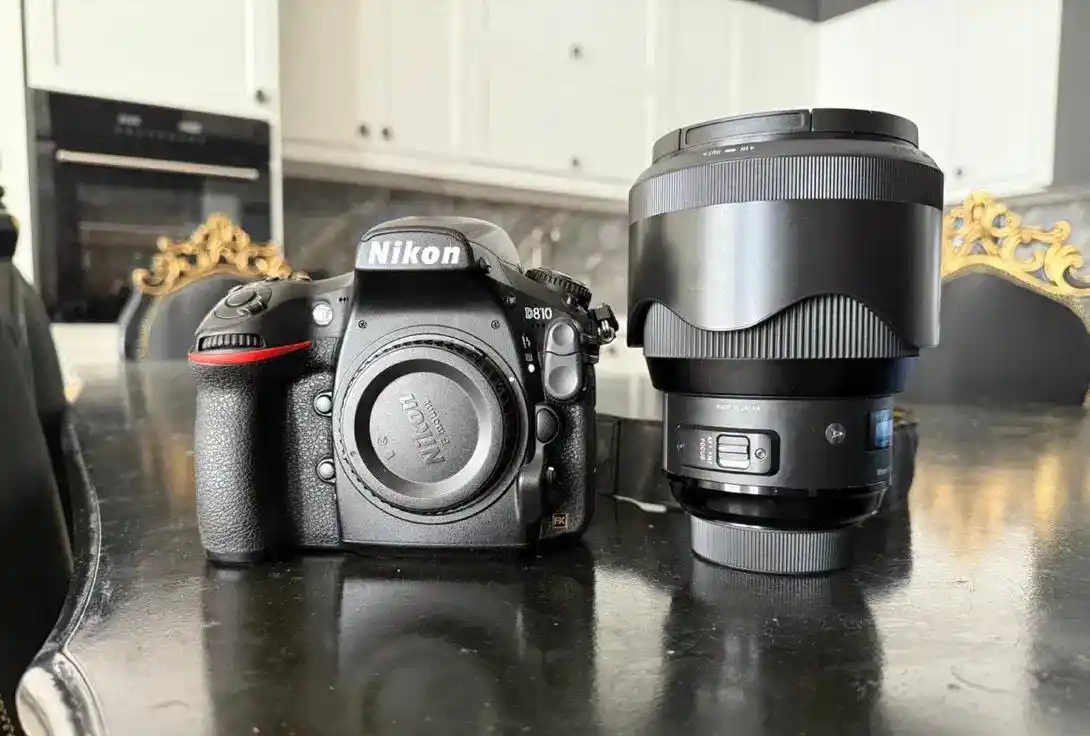دوربین نیکون D810 و لنز 85 سیگما f1.4 دست دو