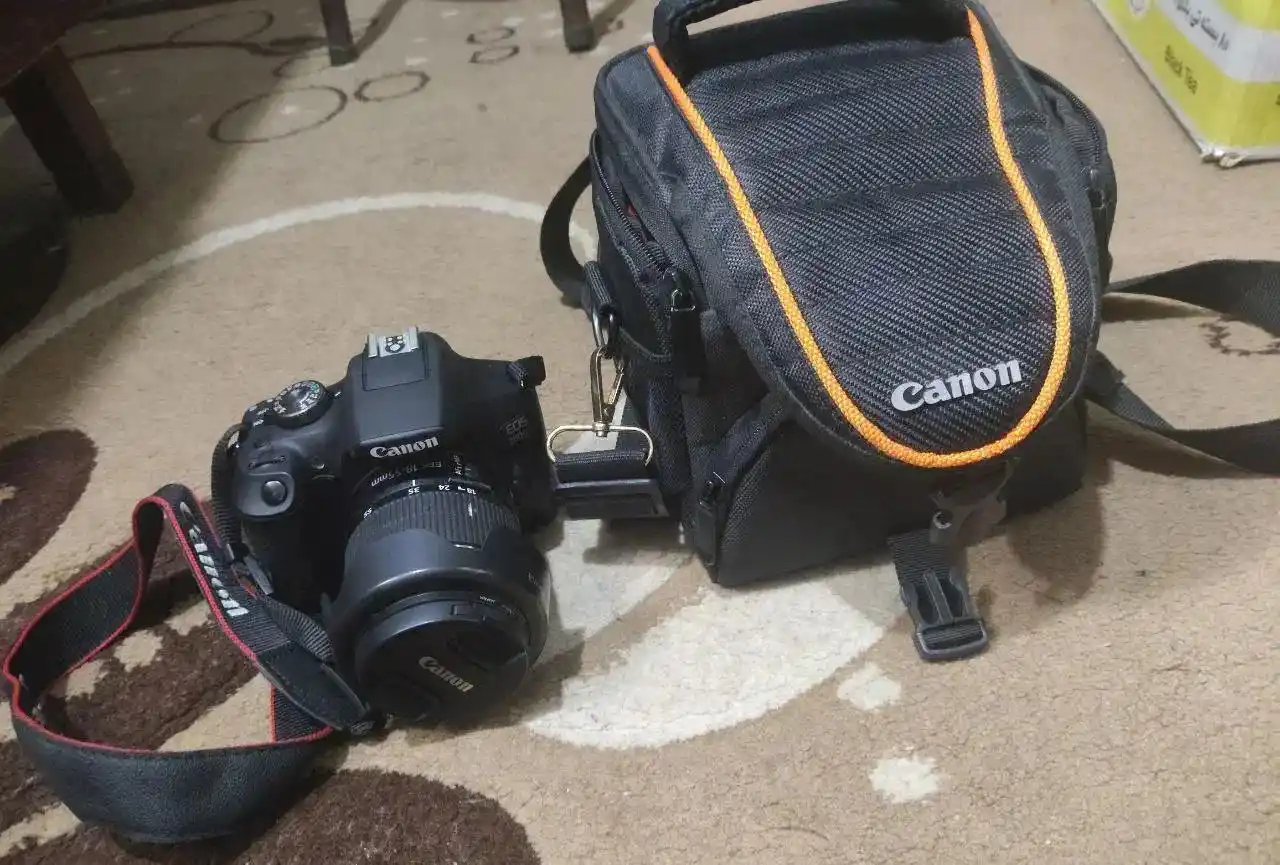 دوربین حرفه ای کانن دست دو