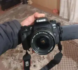 Canon77D دست دوم