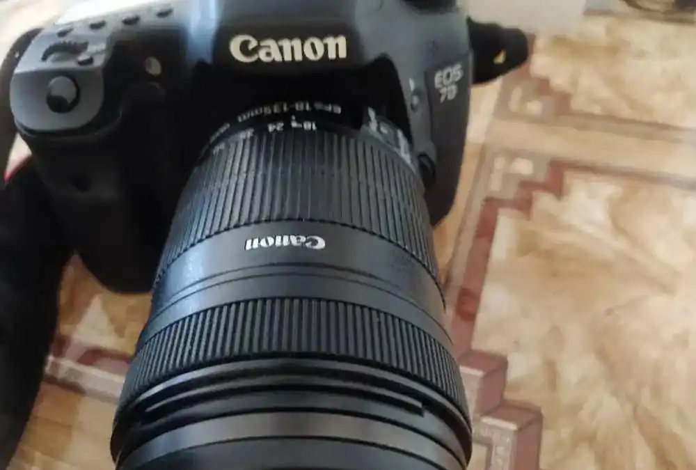 دوربین کانن EOS 7D دست دو