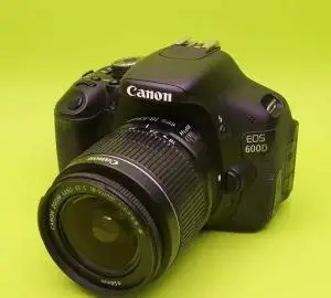 دوربین 600D با کیف و وسایل همراه نو دست دوم