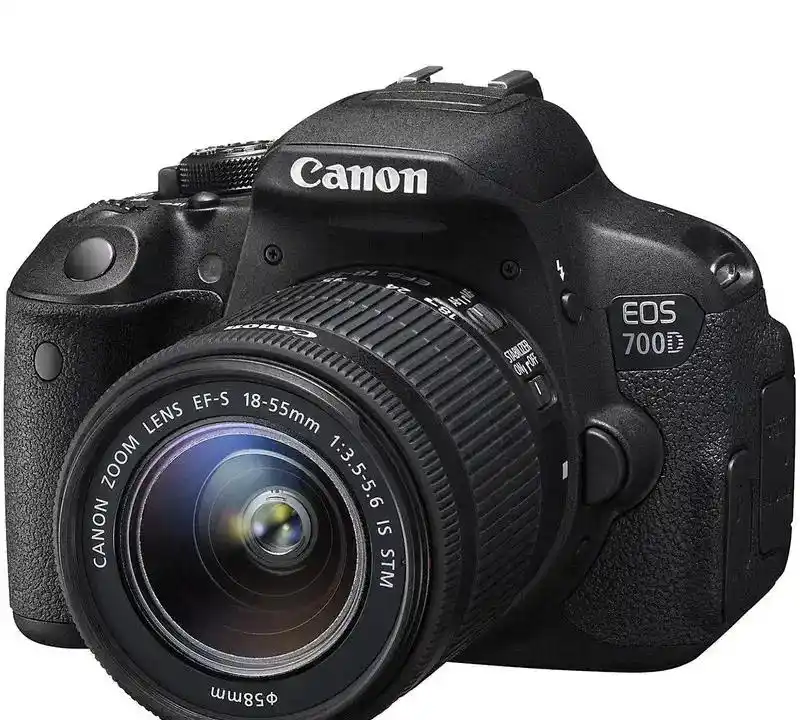 دوربین 700D با ۲ لنز 18-55 و 50-f1.8 دست دو