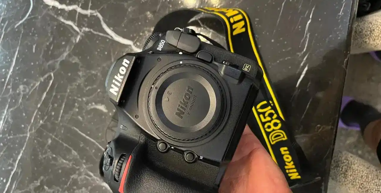 Nikon d850 دست دو