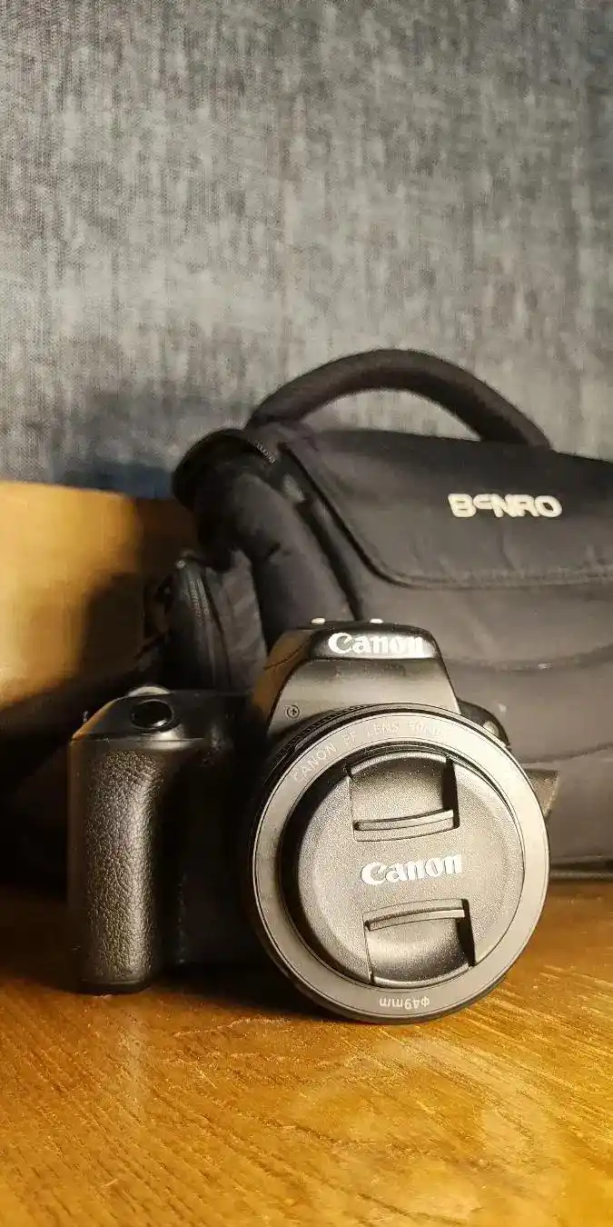دوربین کنون Canon 200D دست دو