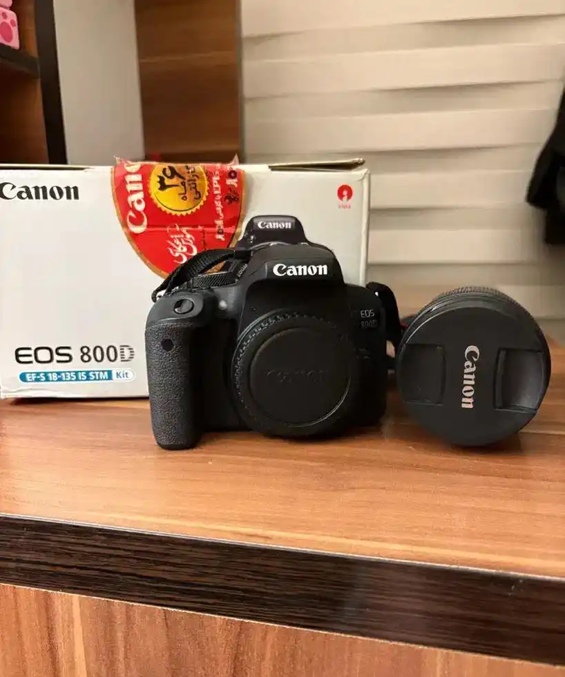 دوربین Canon 800D ، لنز 18-135 ، تمیز + جعبه دست دو