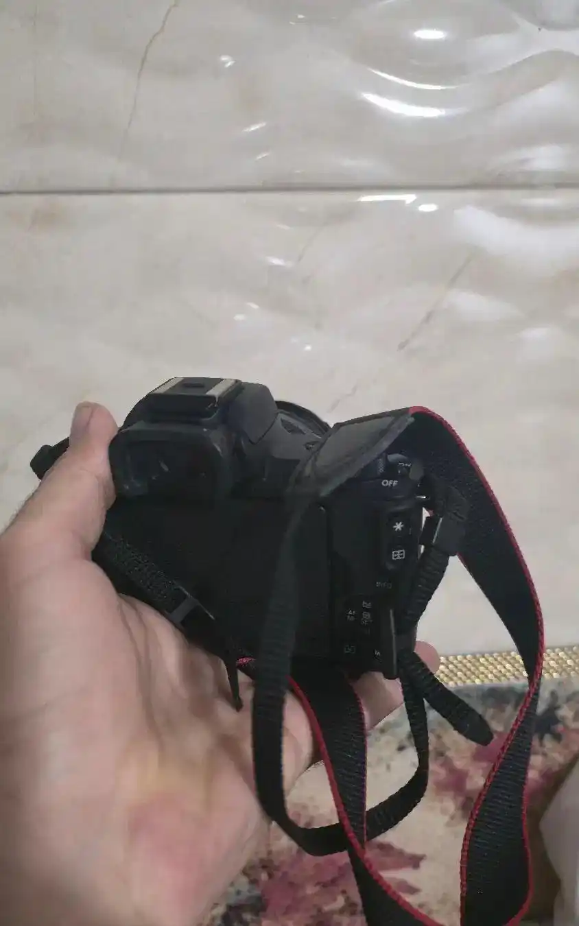 دوربین کنون  eos m50 دست دو