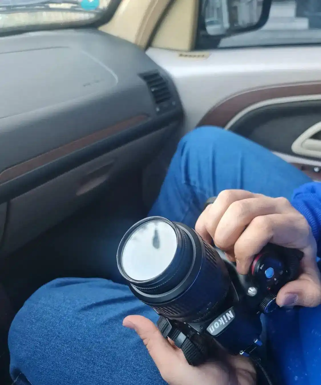 دوربین d3200 نیکون دست دو