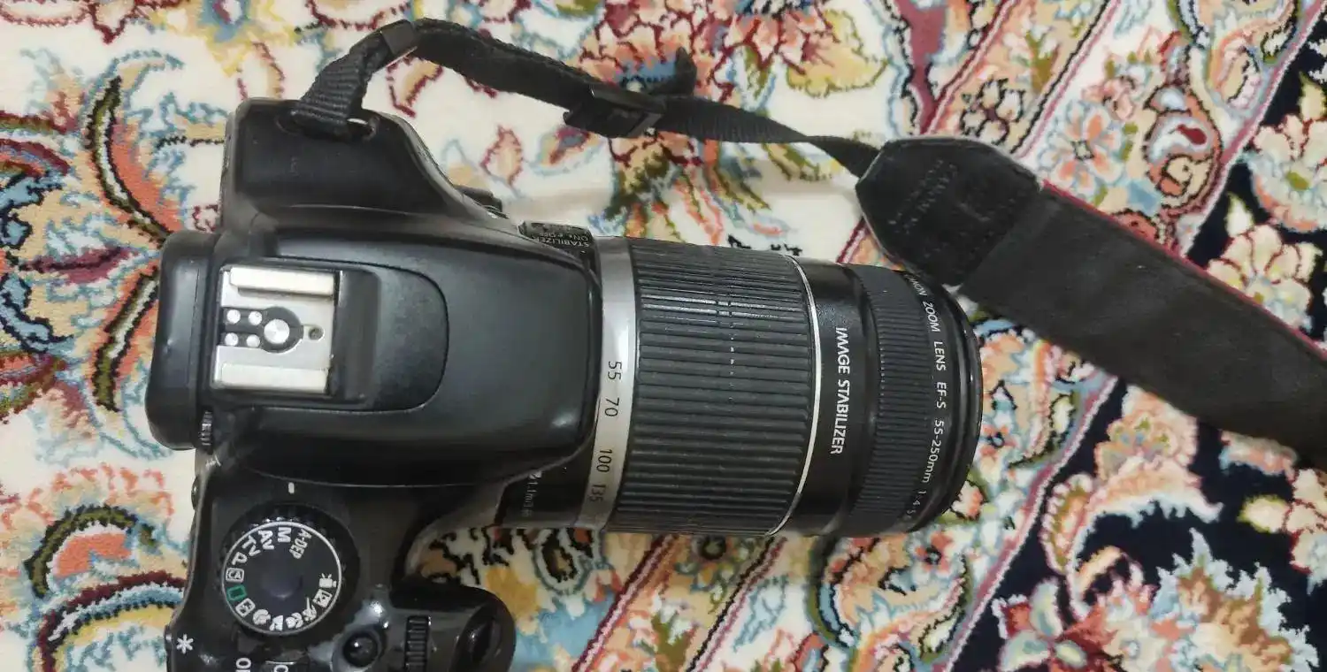 Canon 550D، سالم و فوری فروشی با لوازم کامل دست دو