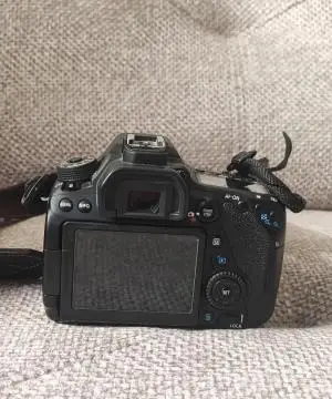 دوربین 80d canon+لنز 135-18تمیز بدون هیچ نقص دست دوم