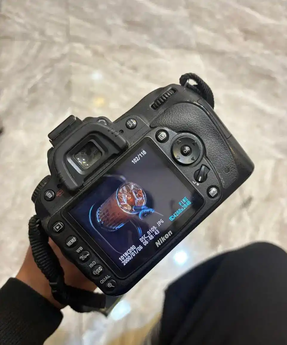 Nikon D90 دست دو