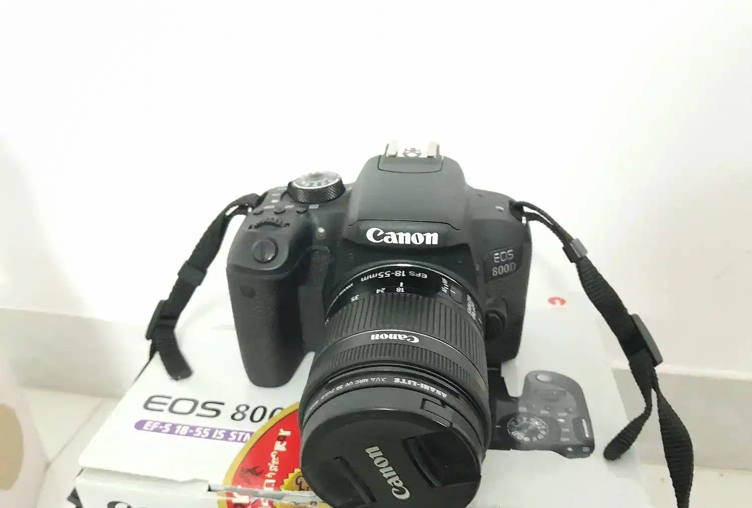 دوربین کنن 800D دست دو