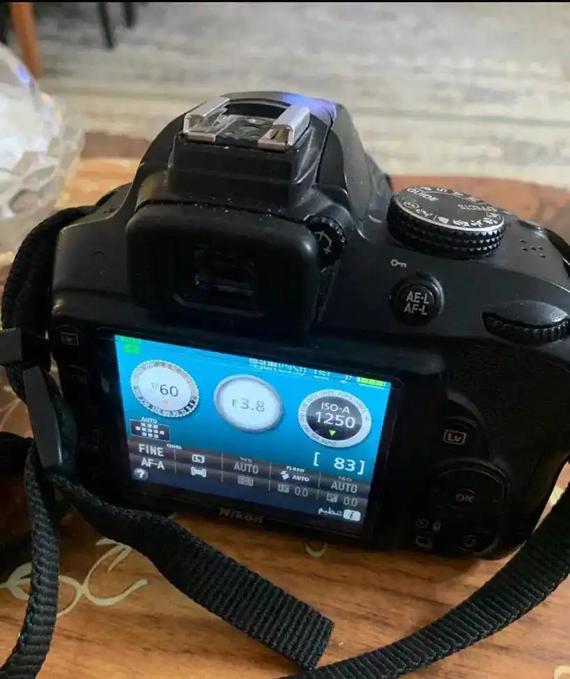 دوربین نیکون d3300 دست دو