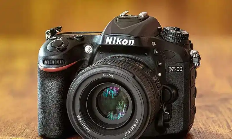 Nikon D7200 50 f1.8 d دست دو
