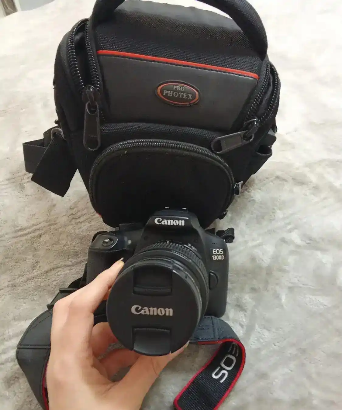 دوربین عکاسی canon مدل 1300D دست دو
