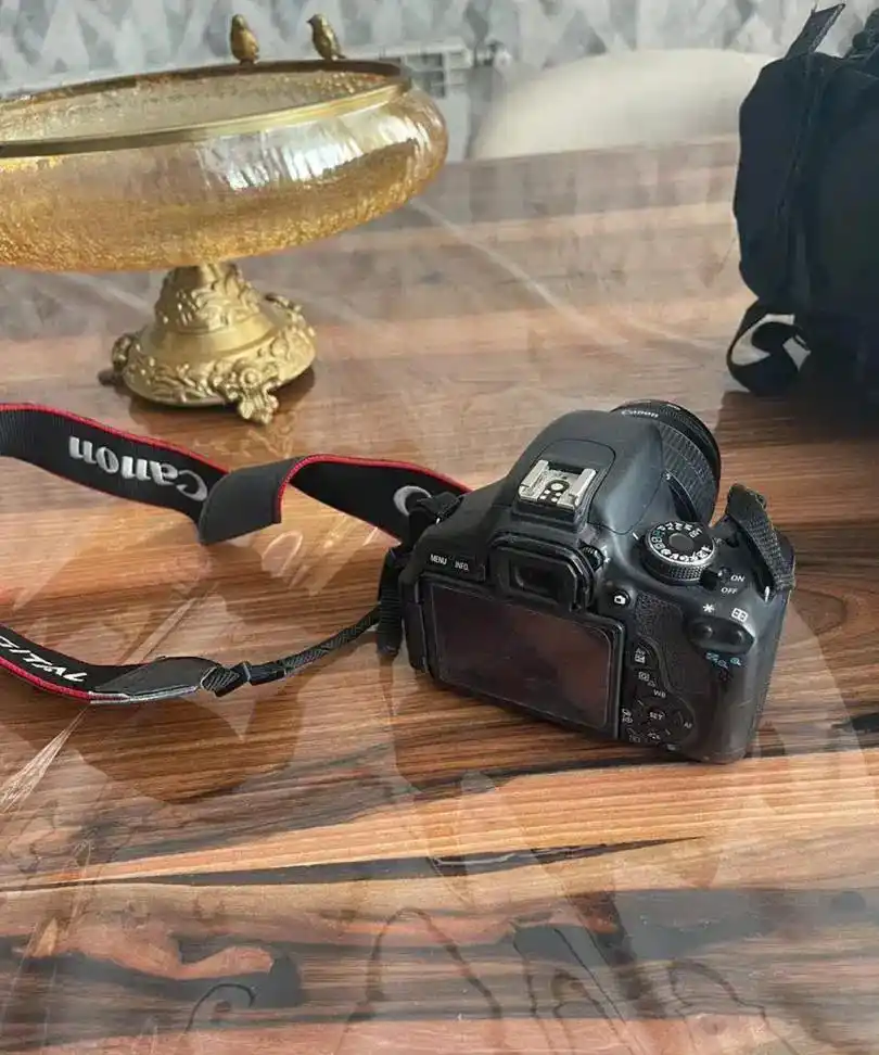 دوربین عکاسی ۶۰۰D مشابه نو دست دو