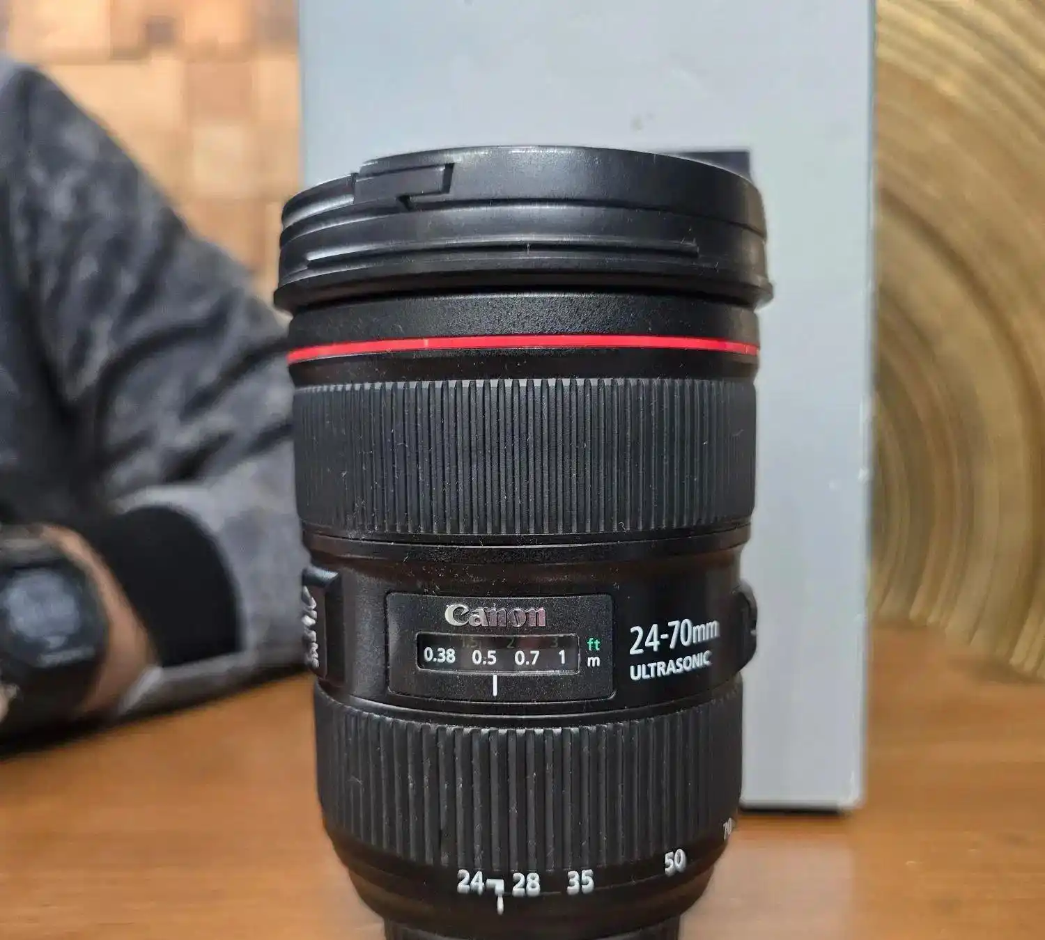 لنز کانن EF 24-70 f2.8 L II USM دست دو