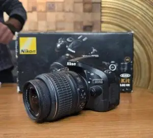 دوربین نیکون D5200 با لنز ۱۸-۵۵ دست دوم