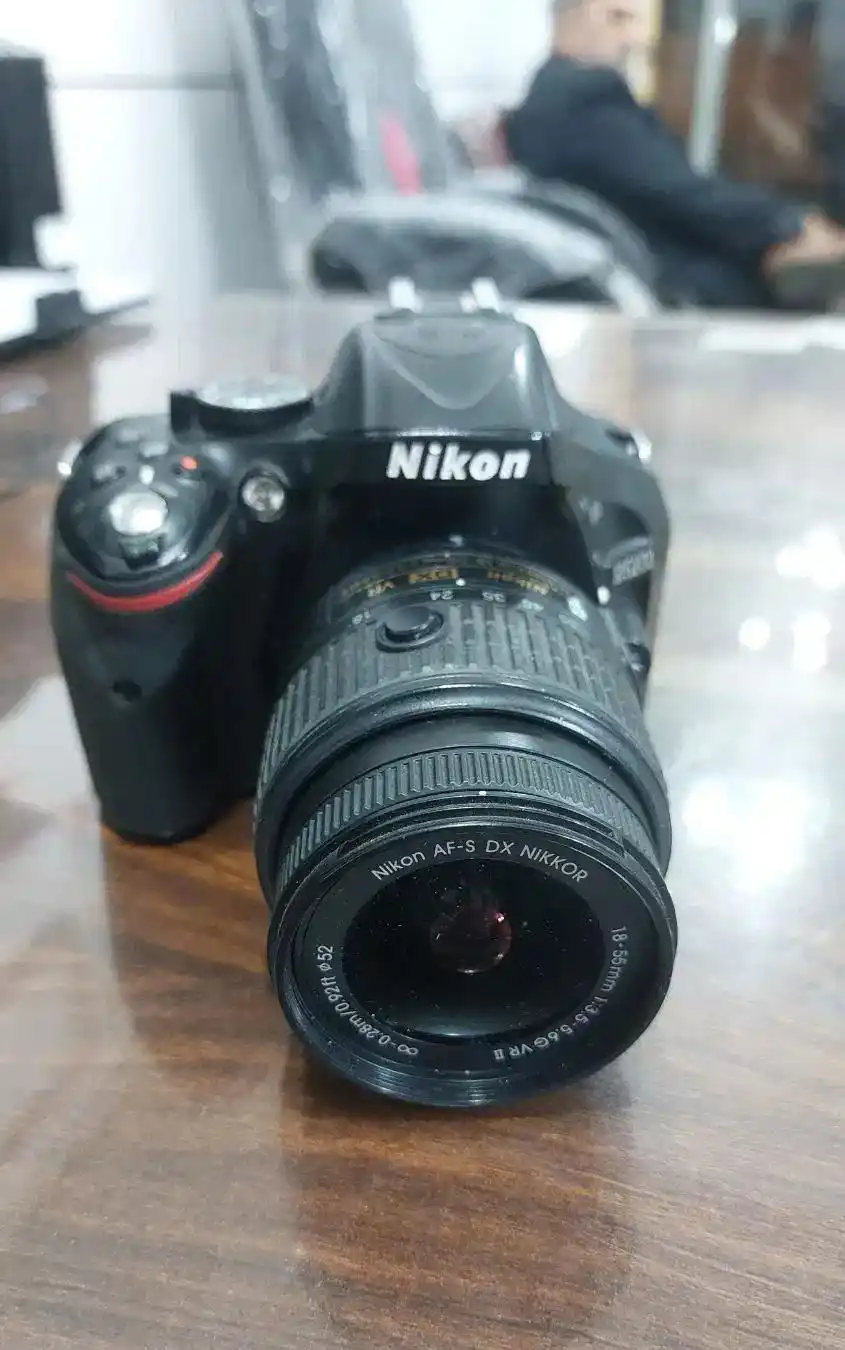 دوربین عکاسیd5200 با قابلیت فیلمبرداری دست دو