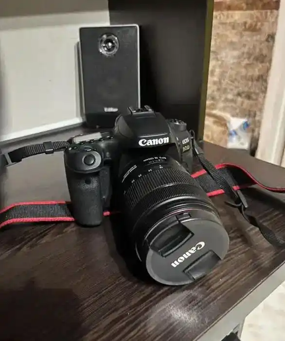 دوربین کانن ۹۰d دست دو