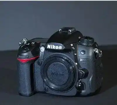 دوربین D7000 دست دو
