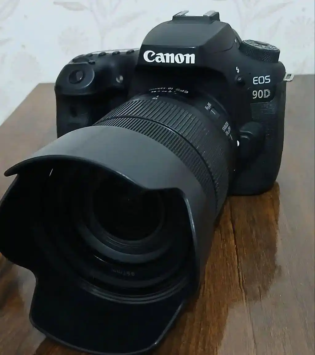 دوربین ۹۰ دی درحد دست دو