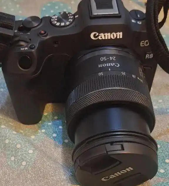 دوربین canon r8 دست دو