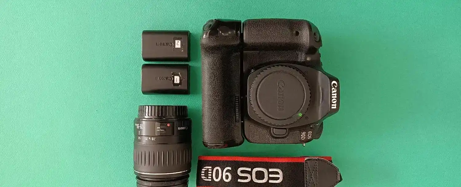 کنون ۹۰d با یک لنز دست دو