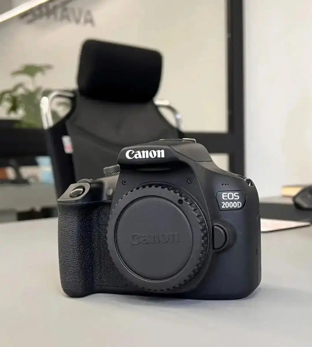 دوربین Canon 2000D سالم همراه لوازم جانبی کامل دست دو