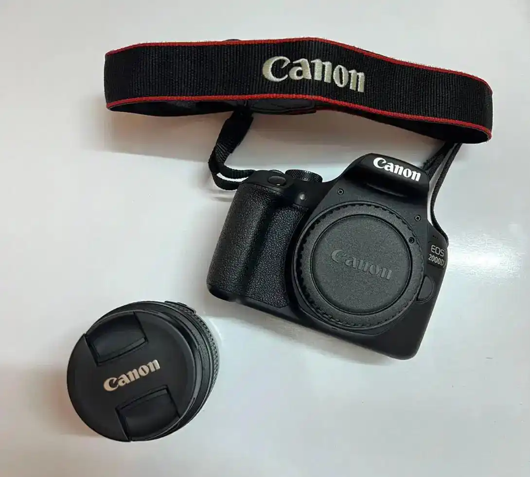 دوربین کنون canon 2000D بسیار تمیز دست دو