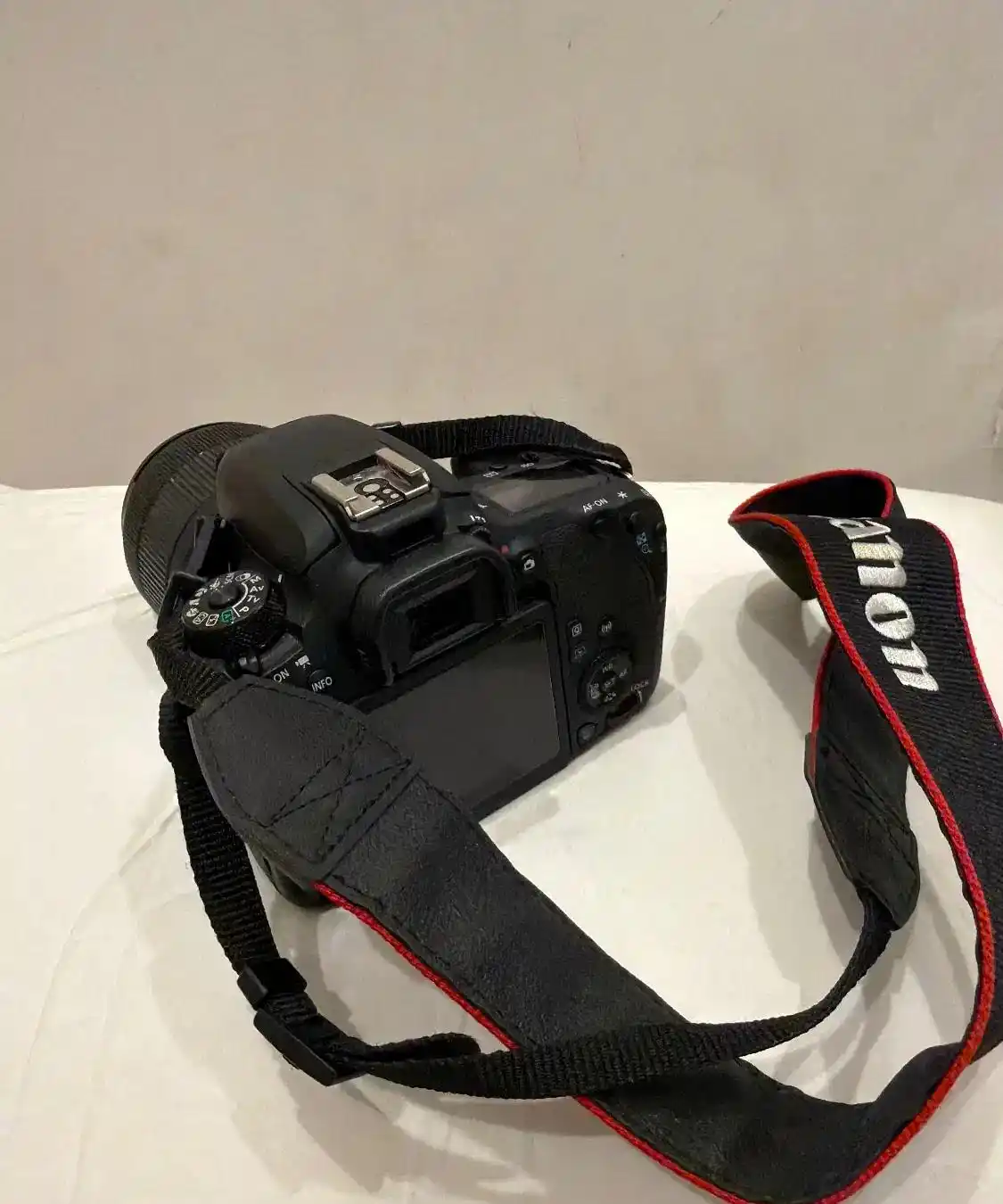 دوربین canon 77D دست دو