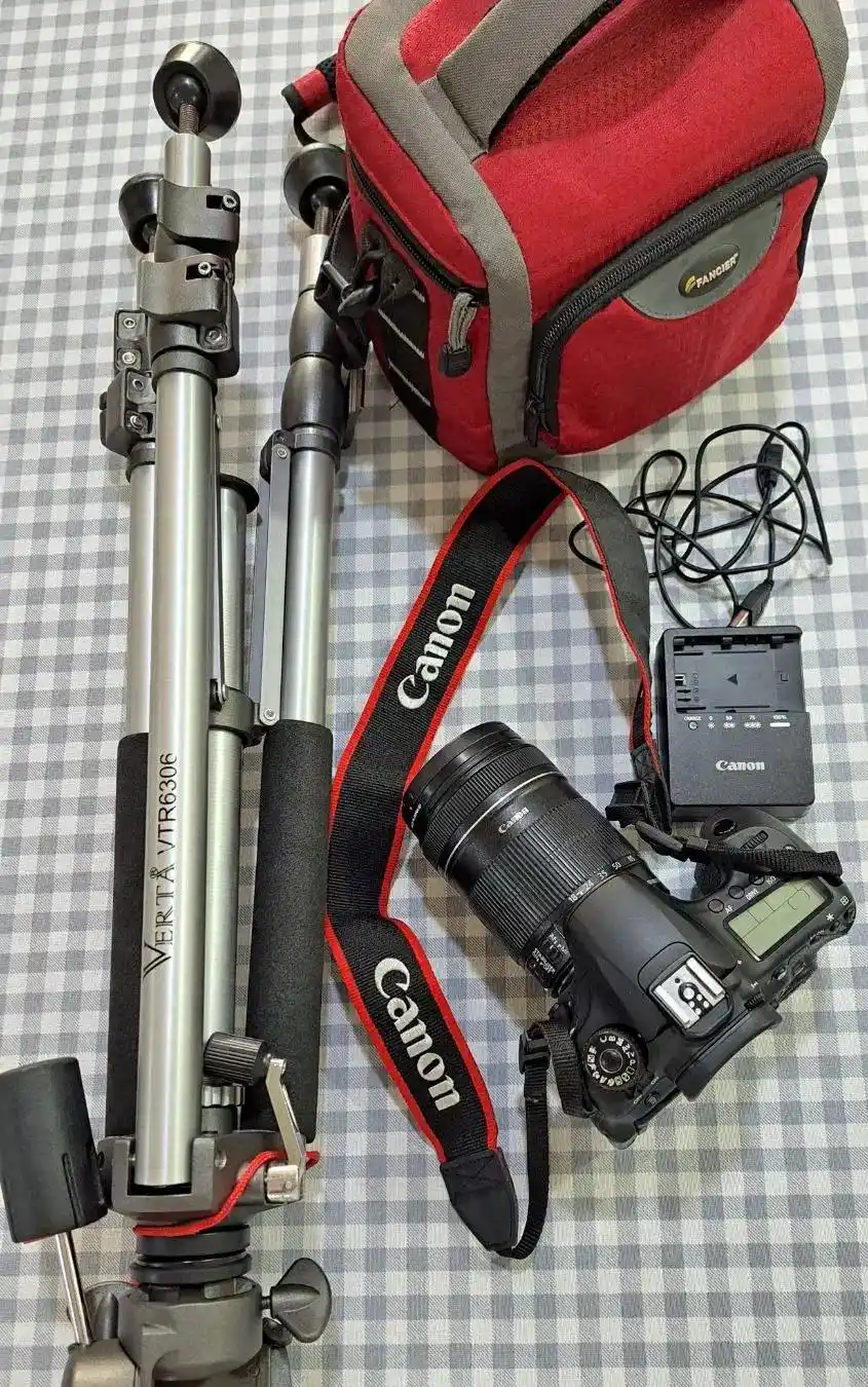 دوربین عکاسی کنون دست دو