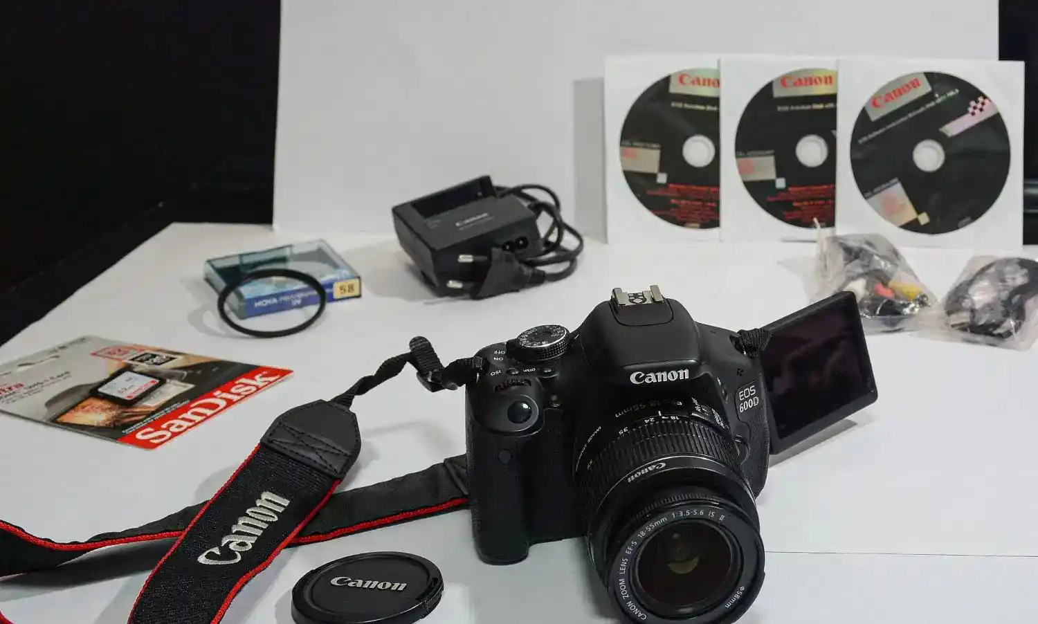 دوربین Canon EOS 600D دست دو