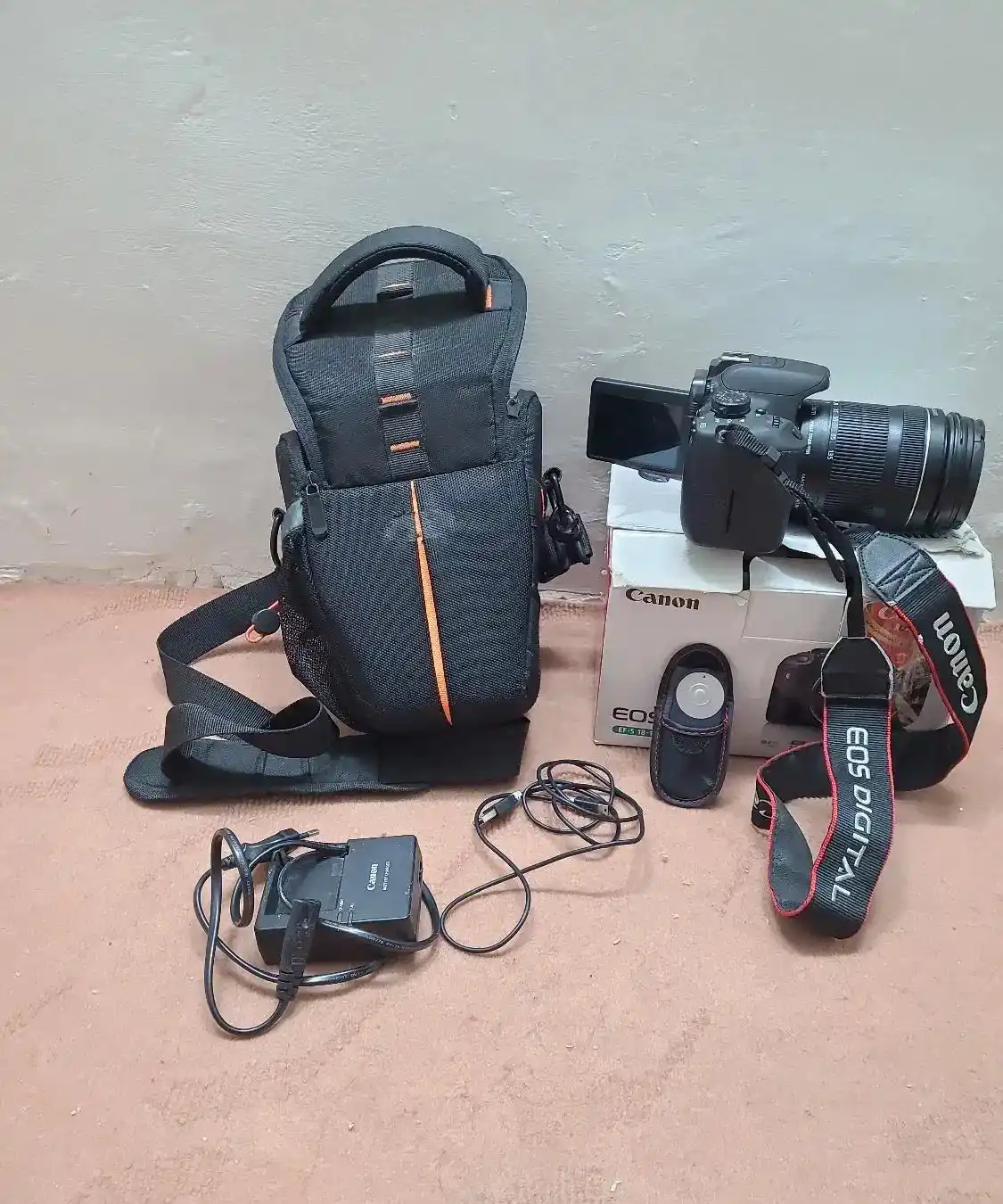 دوربین کَنون ۷۰۰ D در حدنو دست دو