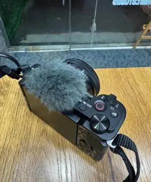 دوربین بدون آینه سونی Sony ZV-E10- kit 16-50mm دست دوم