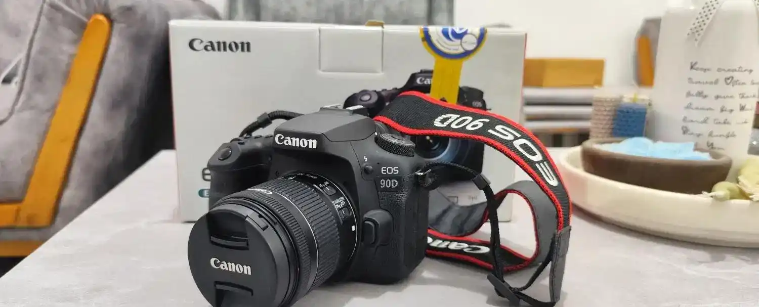 دوربین canon90D دست دو
