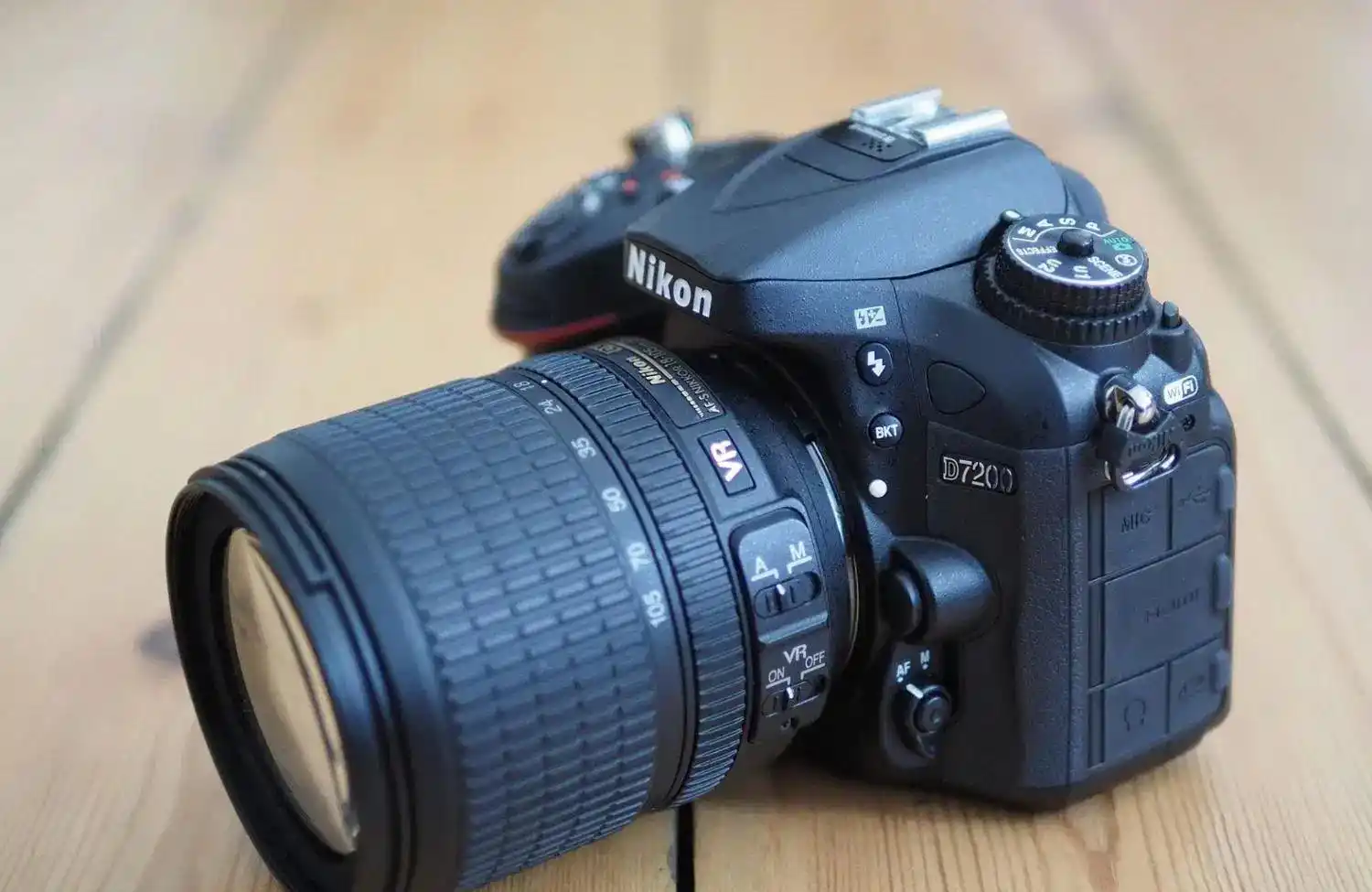 d7200 nikon kit 18-140 دست دو