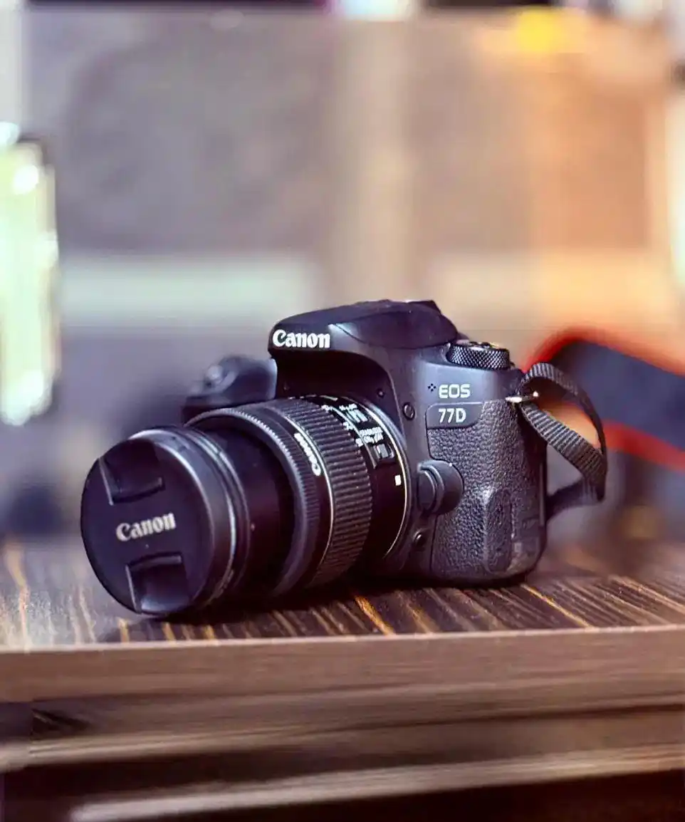 دوربین کنون 77D دست دو