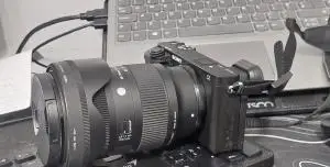 دوربین سونی a6400 + کارت SD پر سرعت 64GB هردو پلمب دست دوم