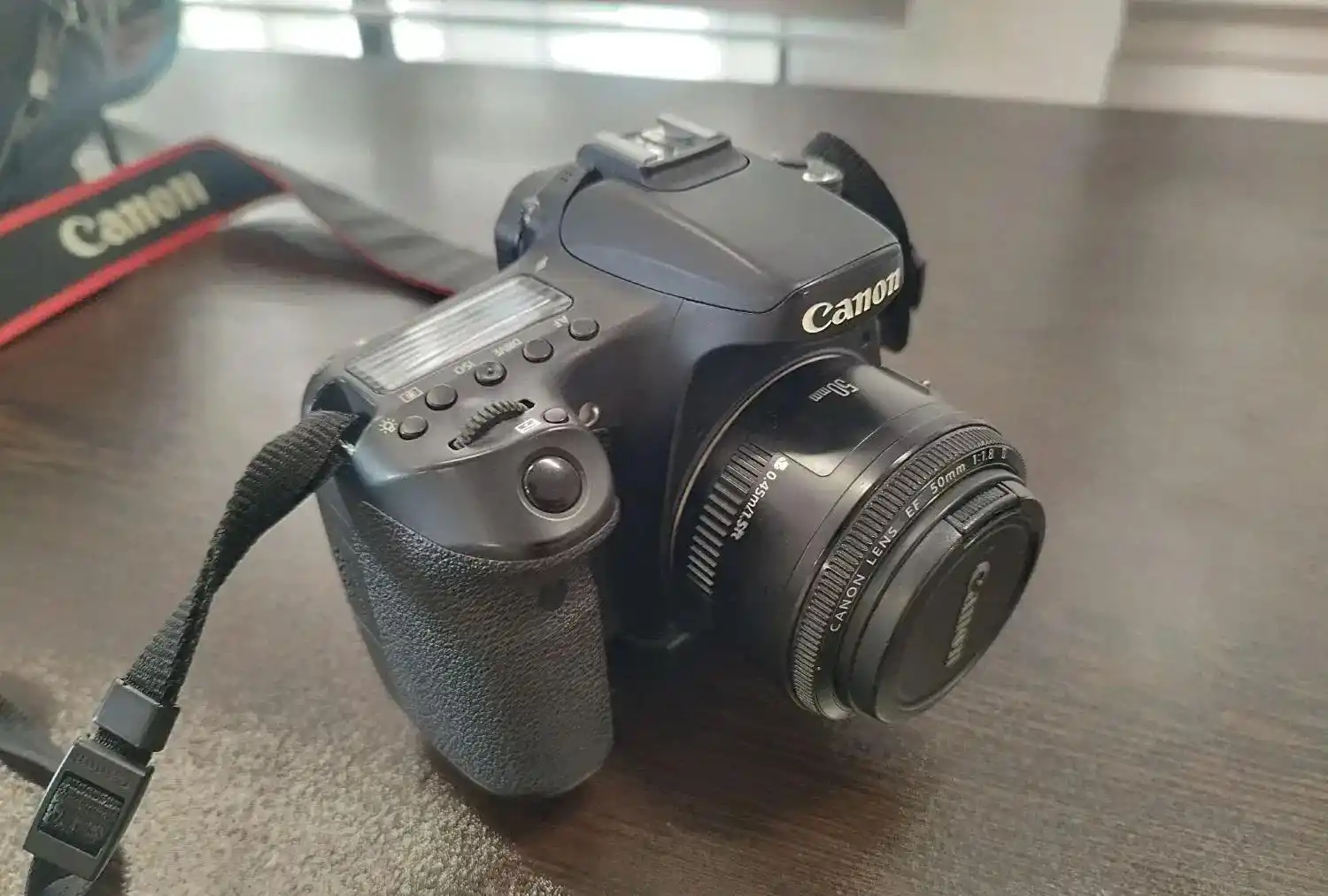 دوربین canon 70d + لنز 50mm1.8 دست دو