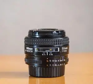 لنز حرفه ای نیکون50mm f1.4 دست دوم