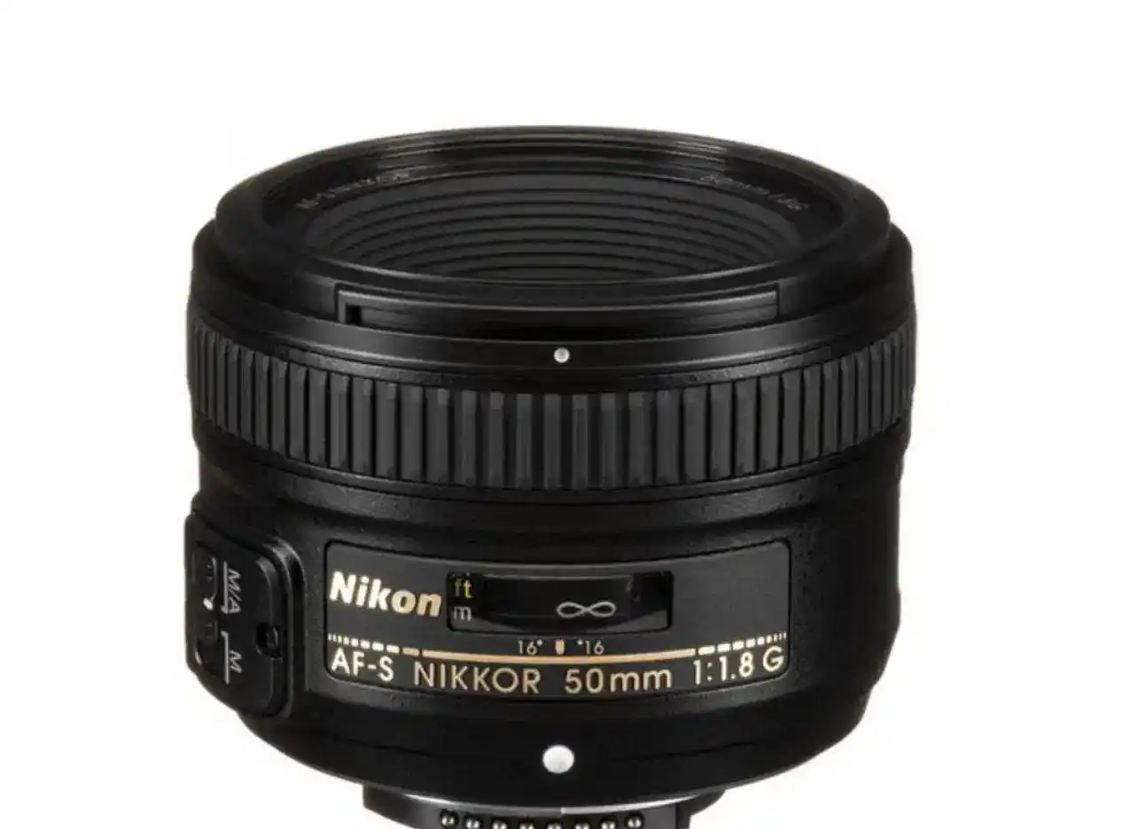 لنز نیکون Nikon AF-S NIKKOR 50mm f/1.8G دست دو