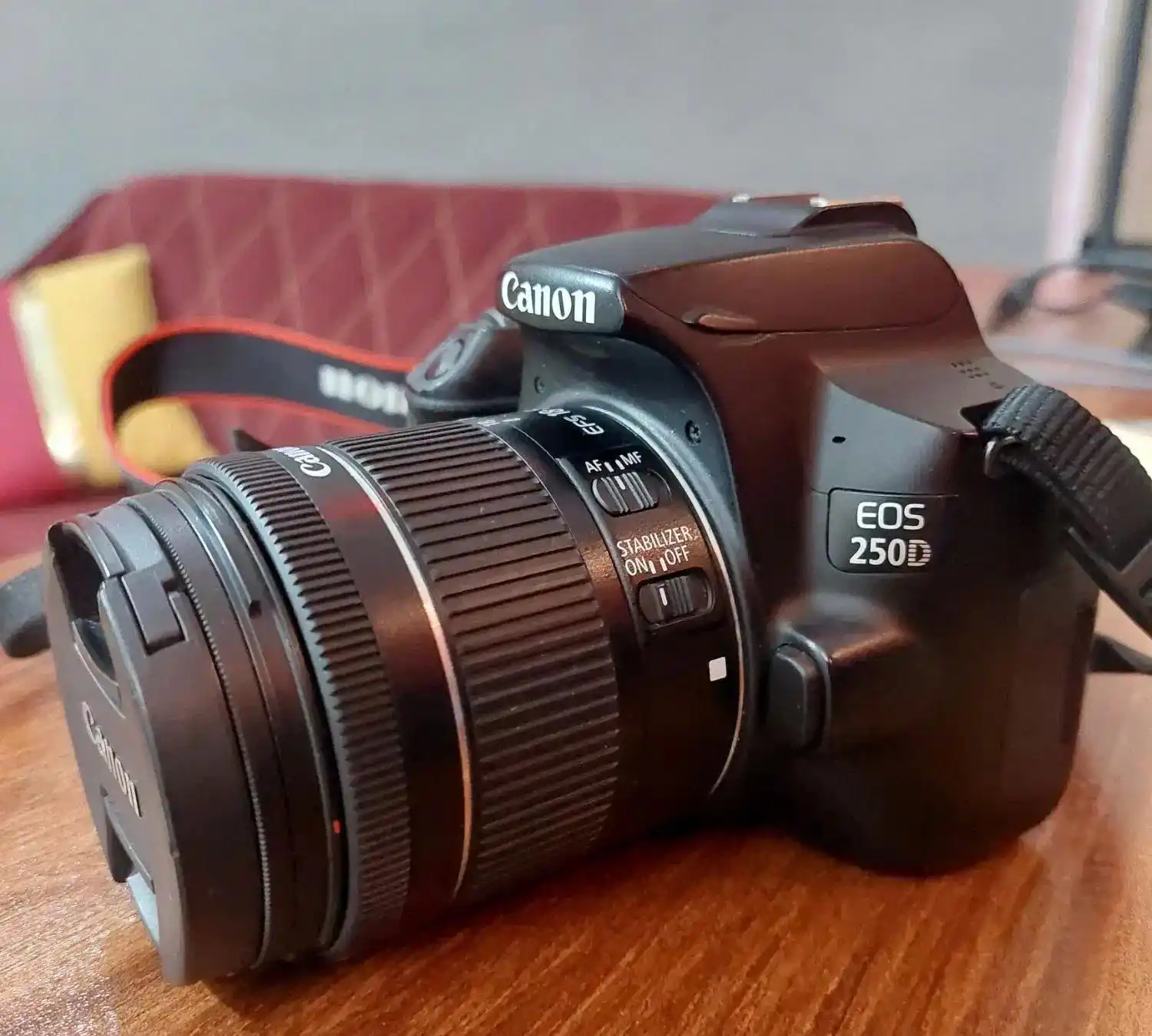 دوربین Canon 250D + لنز 18-55 دست دو