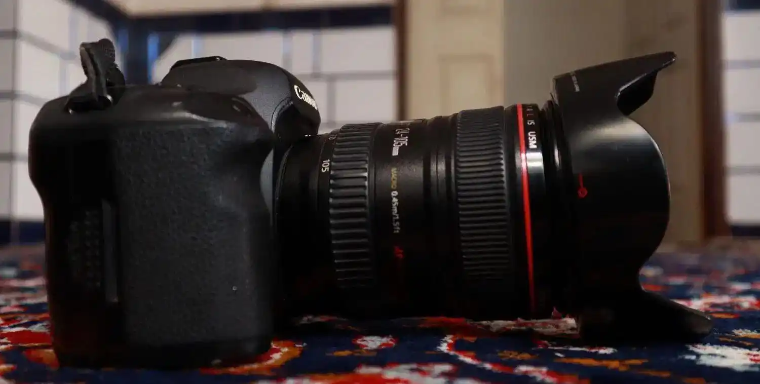 دوربین کنون مارک با لنز ۲۴.۱۰۵ دست دو