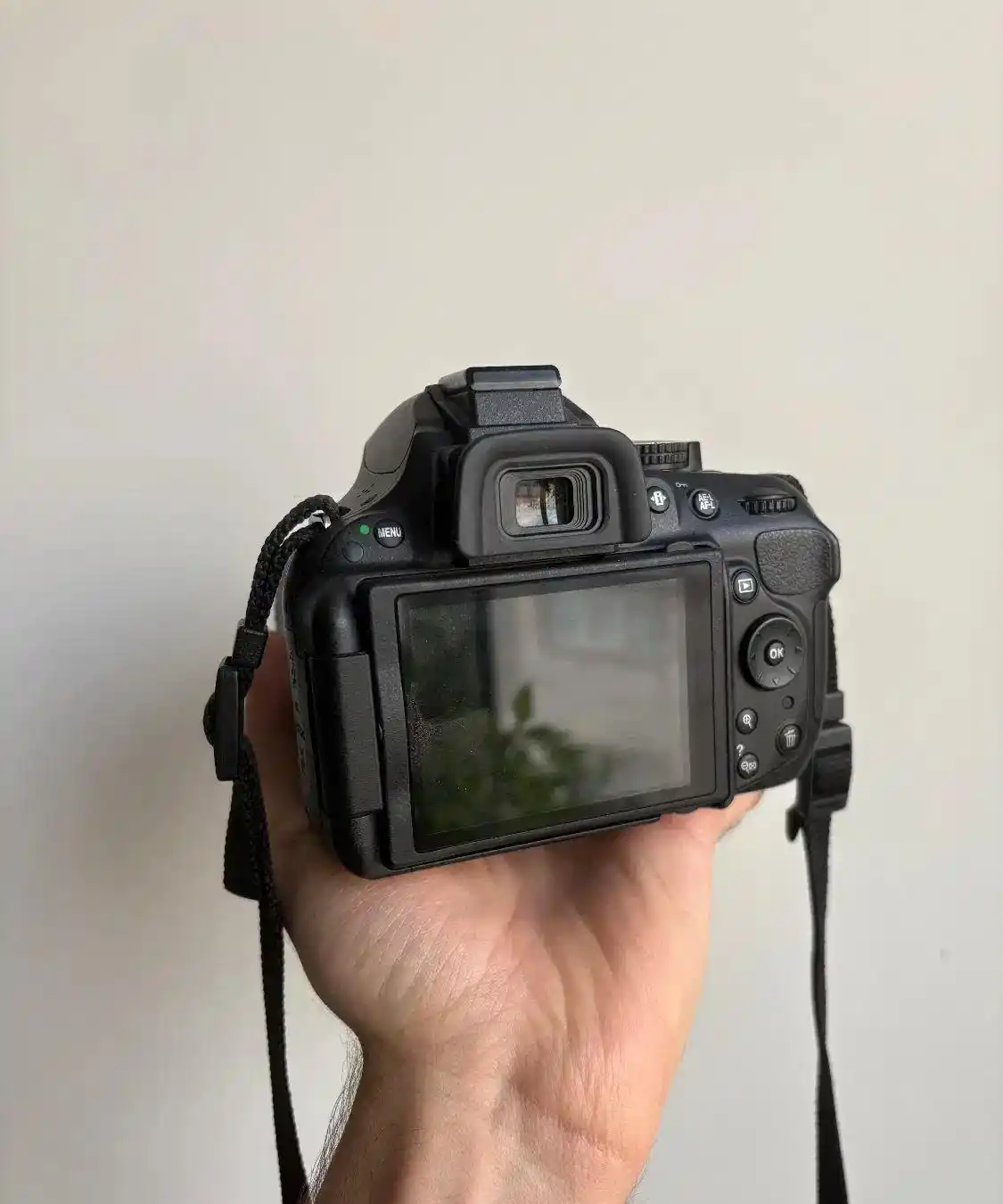 Nikon D5200 دست دو