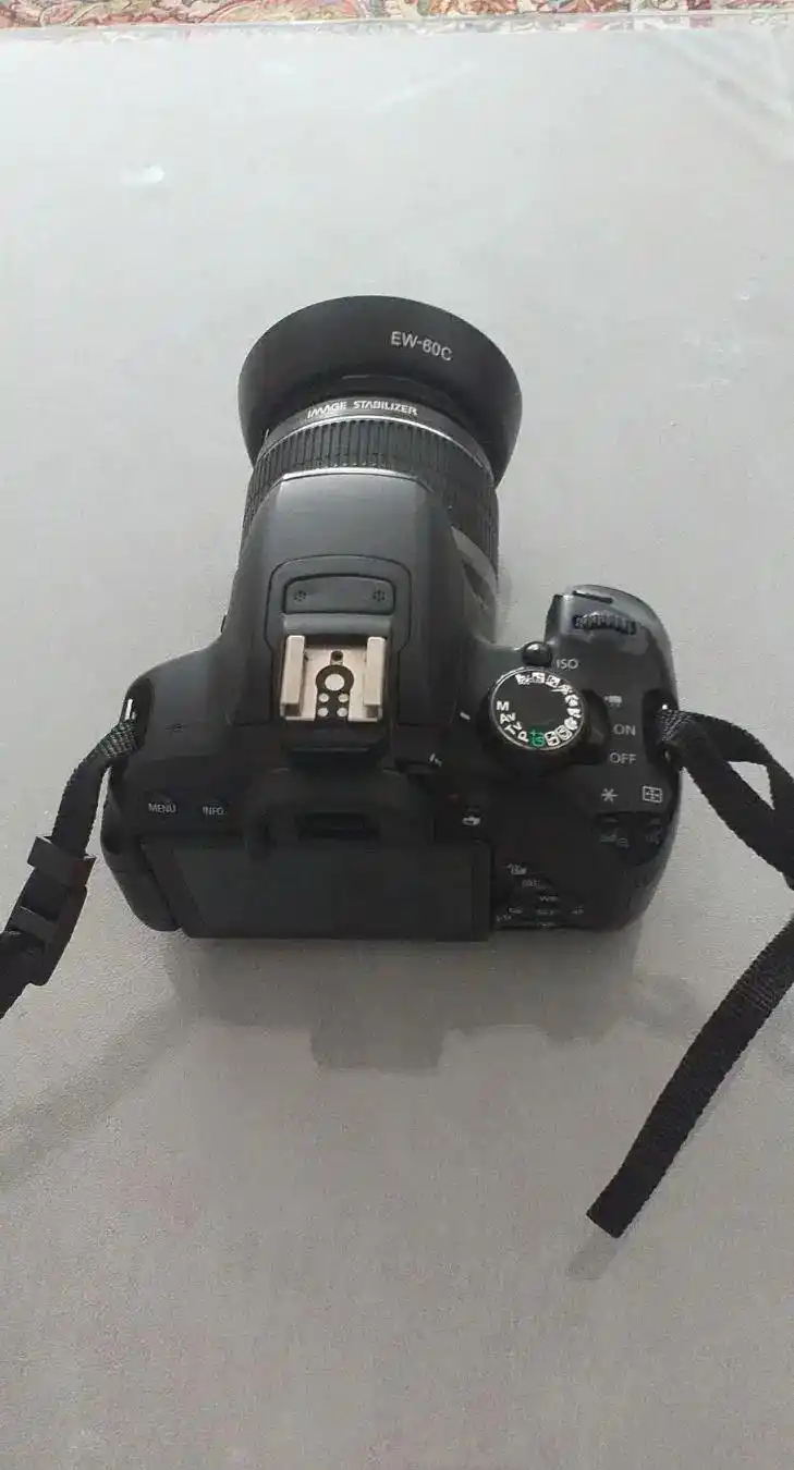 دوربین عکاسی کنون 650D دست دو