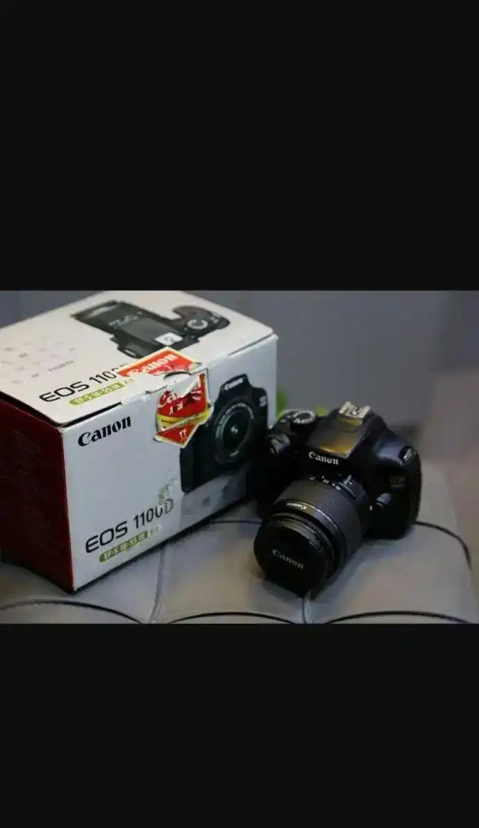 دوربین کنون ۱۱۰۰ D دست دو