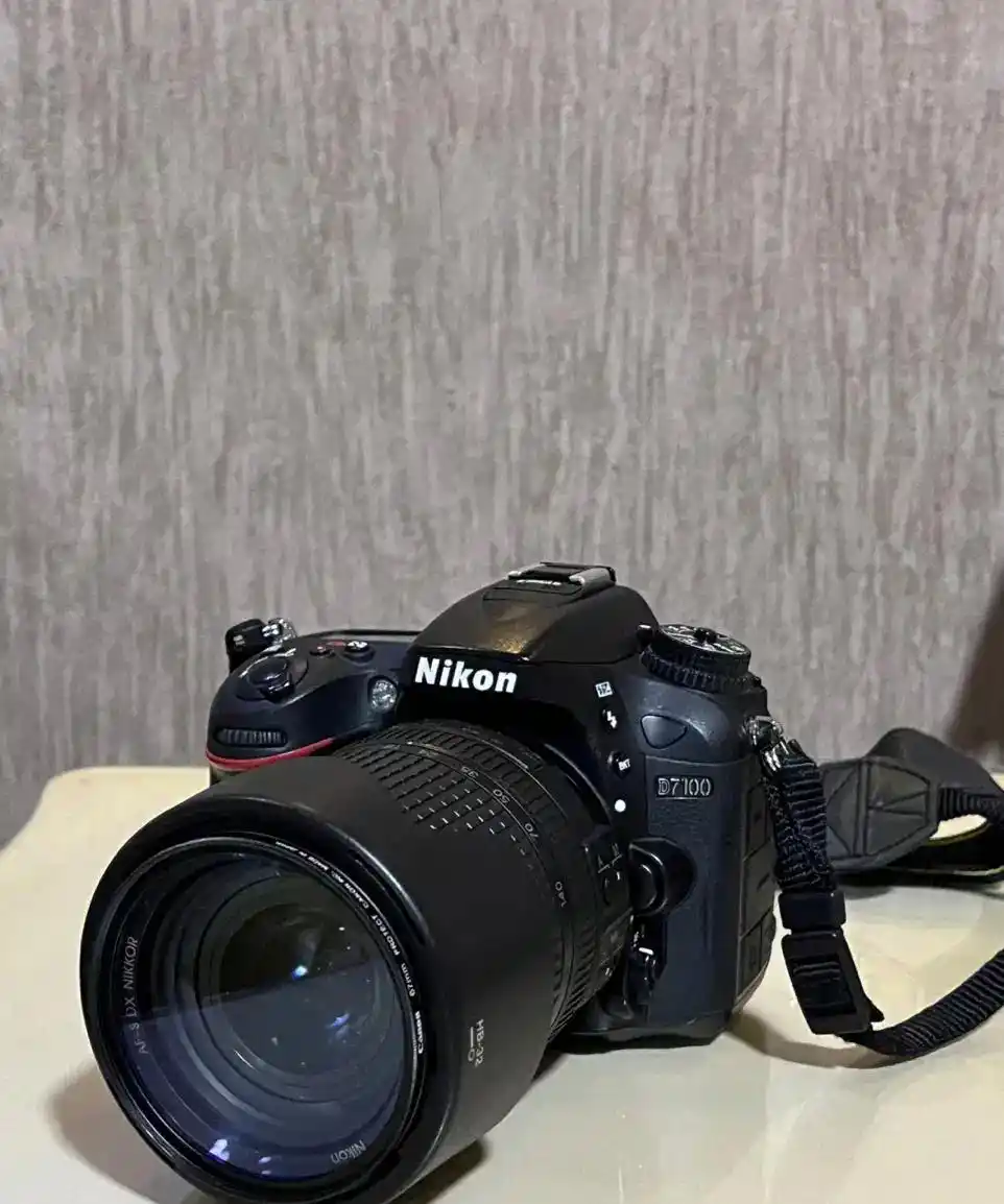 دوربین nikon مدل d7100 دست دو
